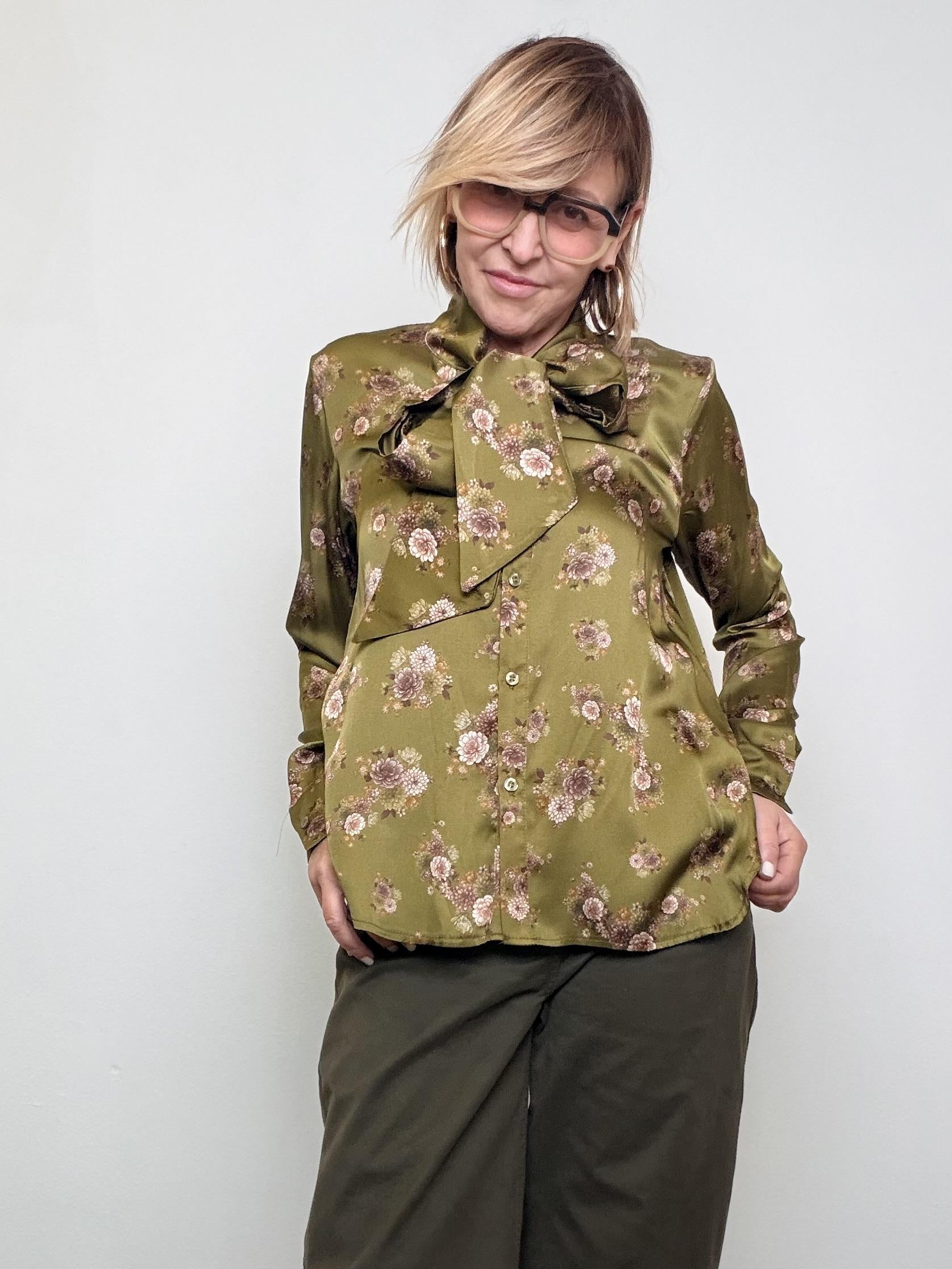 SOUVENIR - Camicia satinata con maxi fiocco e stampa floreale R38B1358/ OLIVA SOUVENIR 