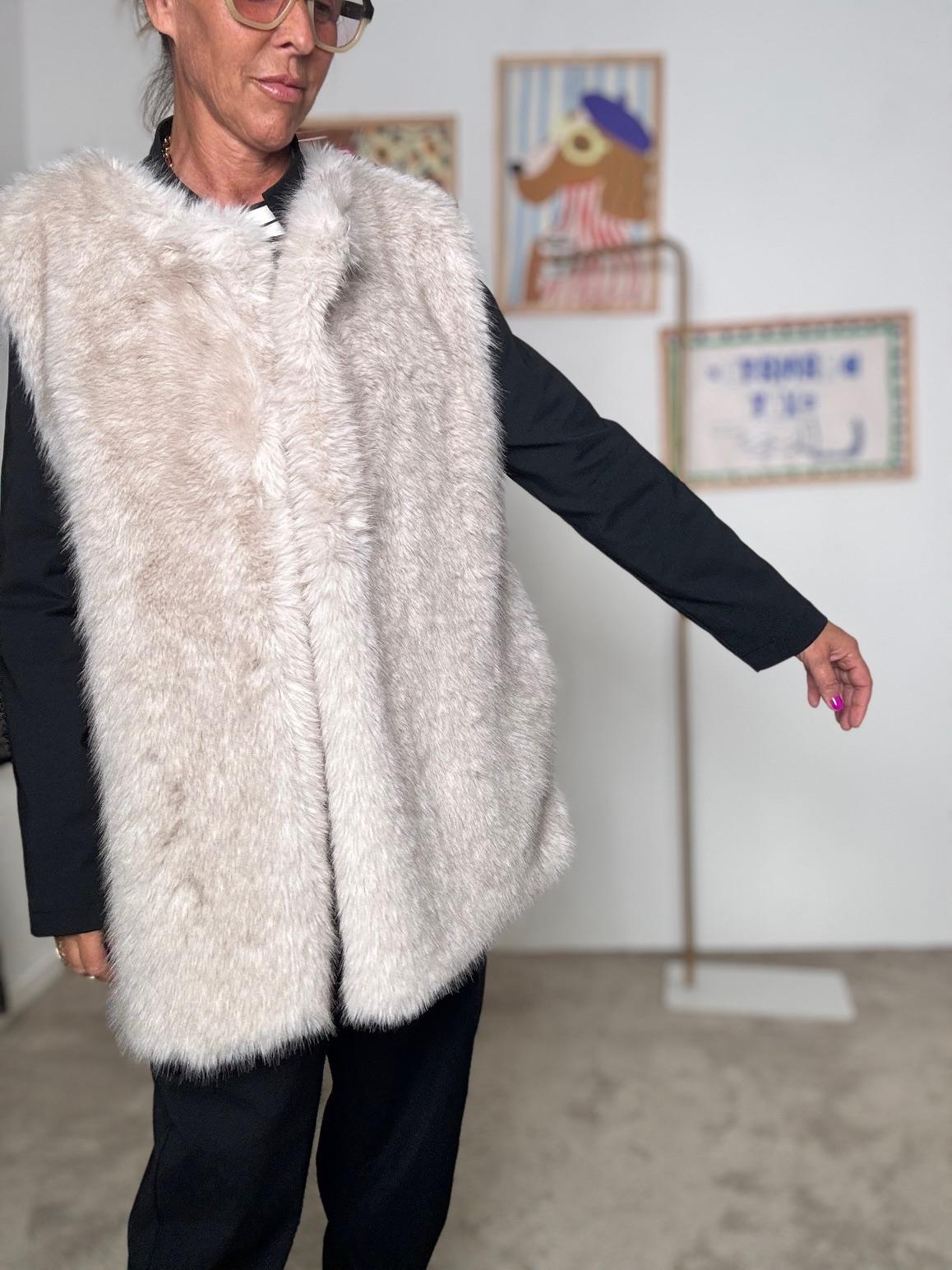 DEìJA VU - Gilet in eco-pelliccia panna morbido e avvolgente AC5LU801/ PANNA DEJA VU 