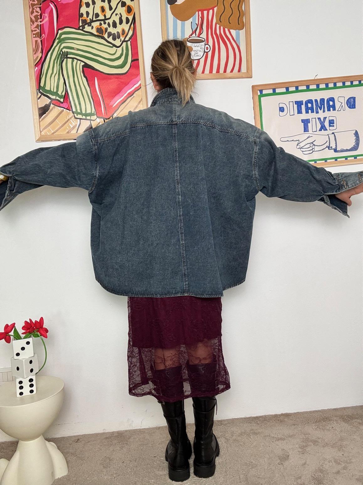 FEMALE - Giacca di jeans oversize con maxi bottoni  Stile deciso, anima vintage JH25027/ JEANS FEMALE 