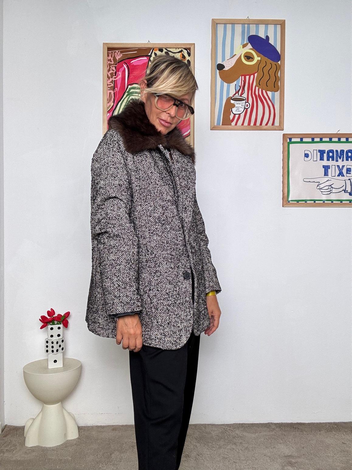 SUSY STAR -Giacca spigata con collo in pelliccia removibile: eleganza e versatilità STS515144/ NERO SUSY STAR 