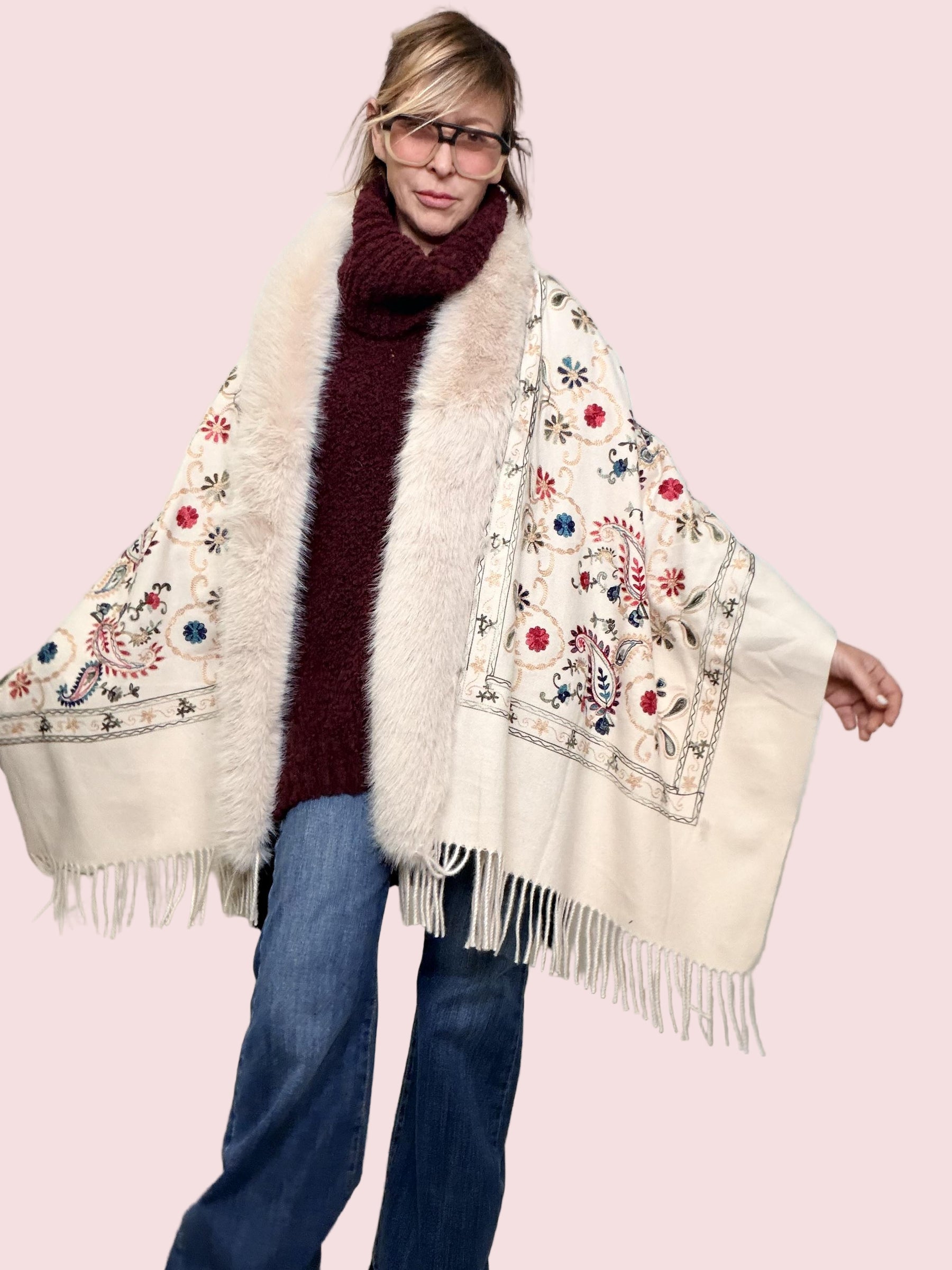 FEMALE -mantella Boho Regina  morbidezza, ricami e un tocco di magia CAPTOP/ PANNA FEMALE 