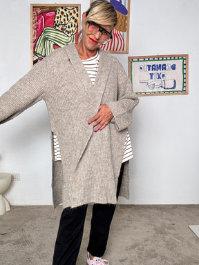 DEJA VU - Cardigan rosa lungo  coccola di stile e comfort BEIGE A25SS604/ BEIGE DEJA VU 