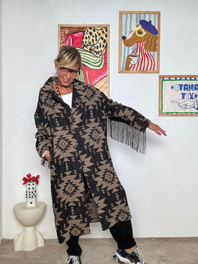 SUSY STAR - Cappotto fantasia con frange: originale, caldo e super trendy ST81695/ NERO SUSY STAR 