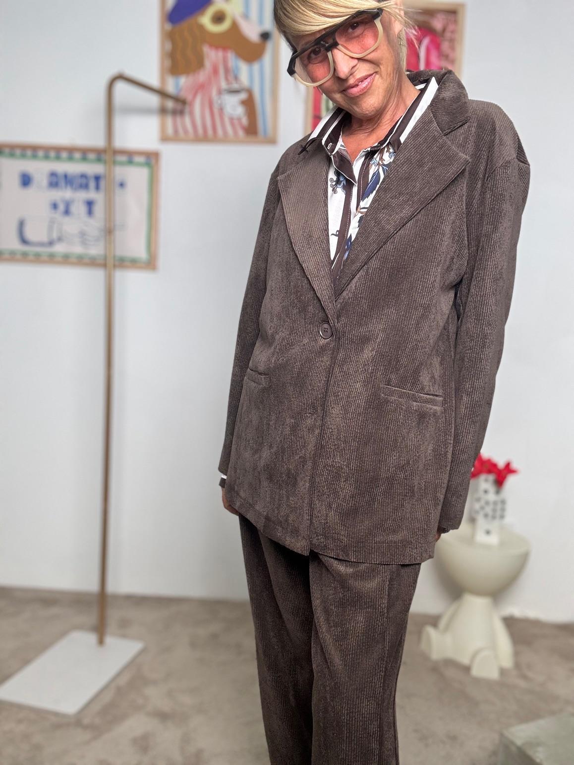 DEJA VU - Giacca in velluto a coste  Vintage vibes, spirito contemporaneo MORO A25LU607/ MORO DEJA VU 