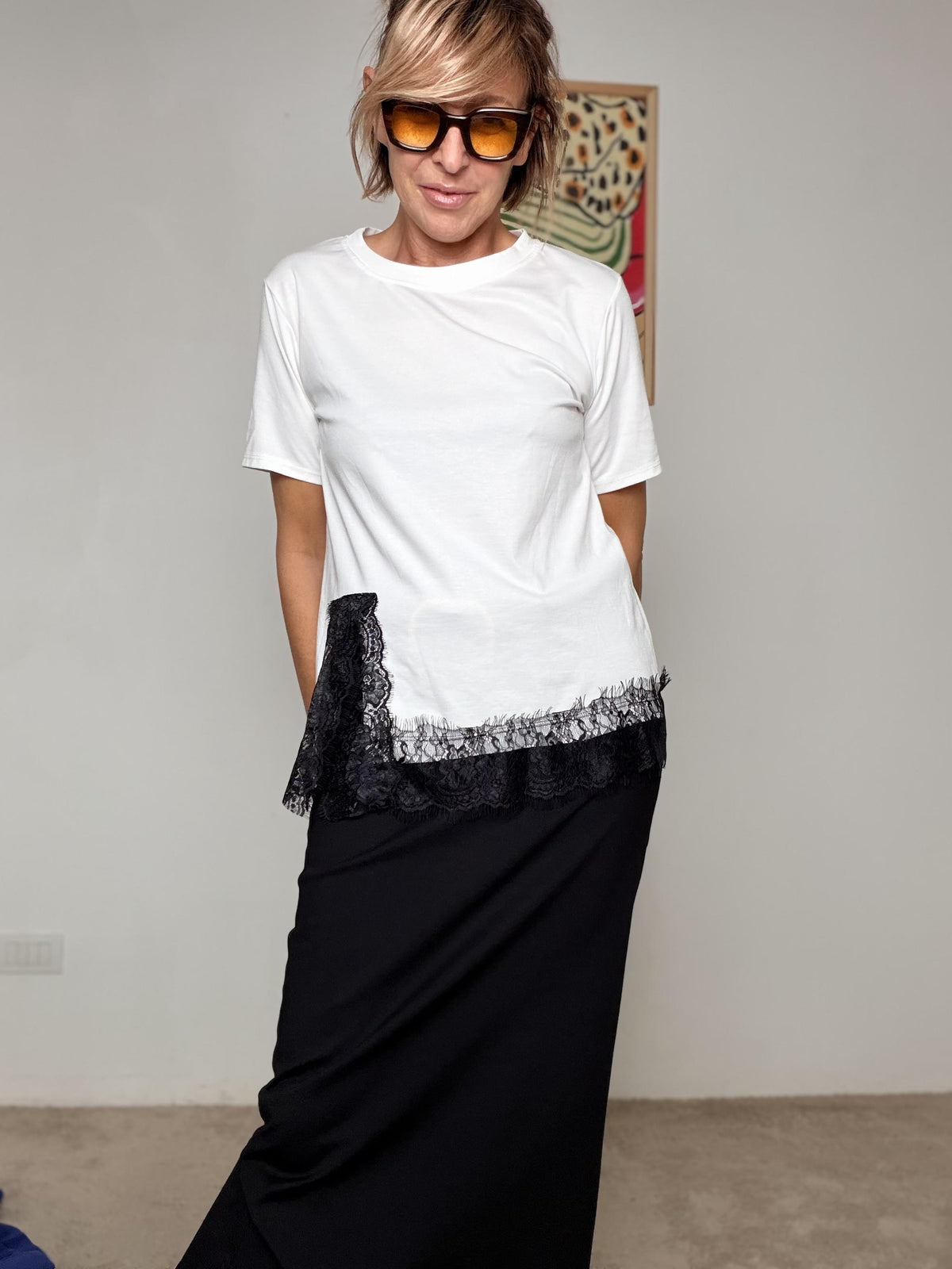 FEMALE - T-shirt con Inserto in Pizzo Asimmetrico HP9233TSLMB/ BIANCO FEMALE 