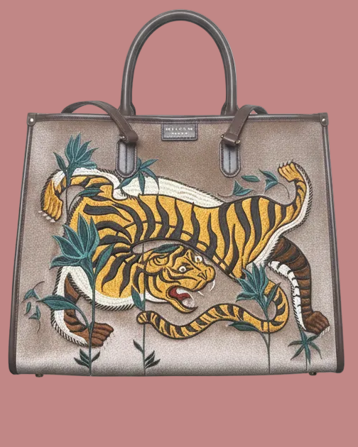 Borsa My Best Bag Tiger Velvet in tessuto e pelle su fondo chiaro, vista frontale senza mano