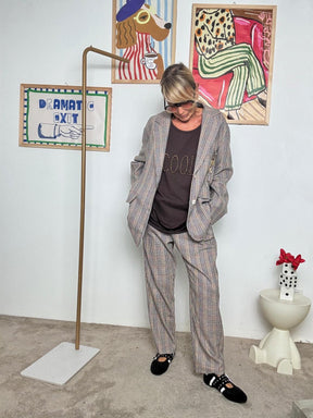 DEJA VU - Giacca donna fantasia check  Stile maschile, spirito ironico A25IS604/ SCOZZESE SPILLA DEJA VU 