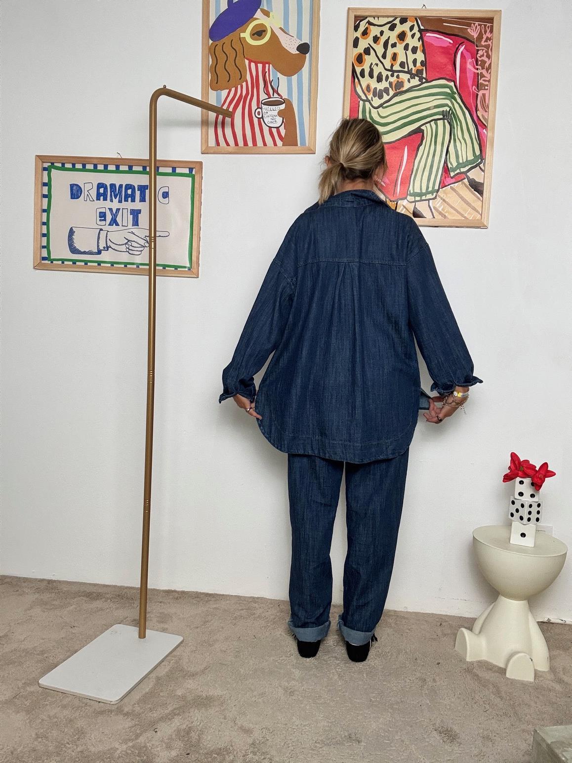 DEJA VU - Camicia donna in denim oversize  Il jolly cool da indossare tutto lanno A25AP101/ JEANS DEJA VU 