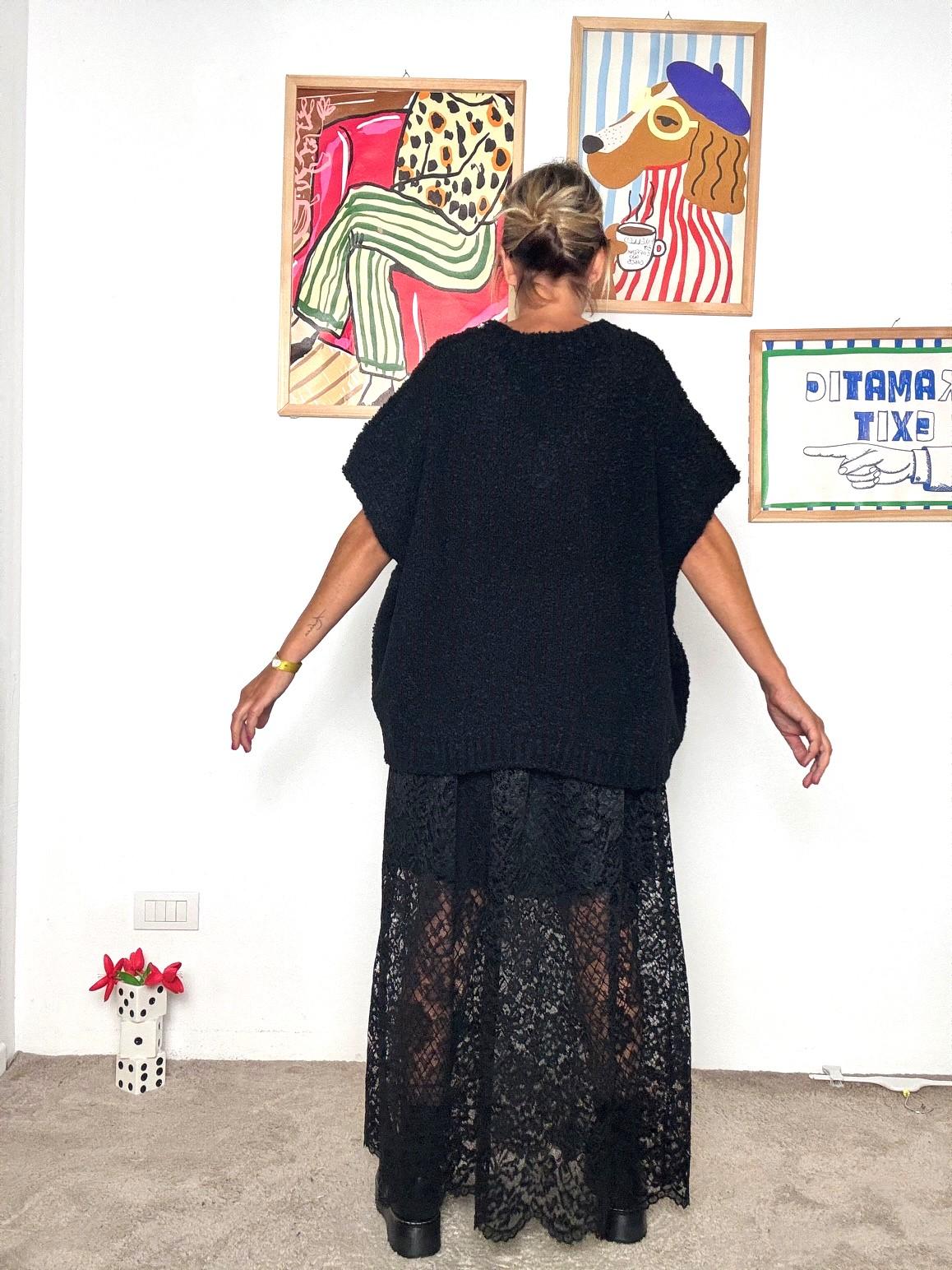 SUSY STAR - Maglia morbida con dettagli chic: comfort e stile in ogni occasione 3WB01/ NERO SUSY STAR 