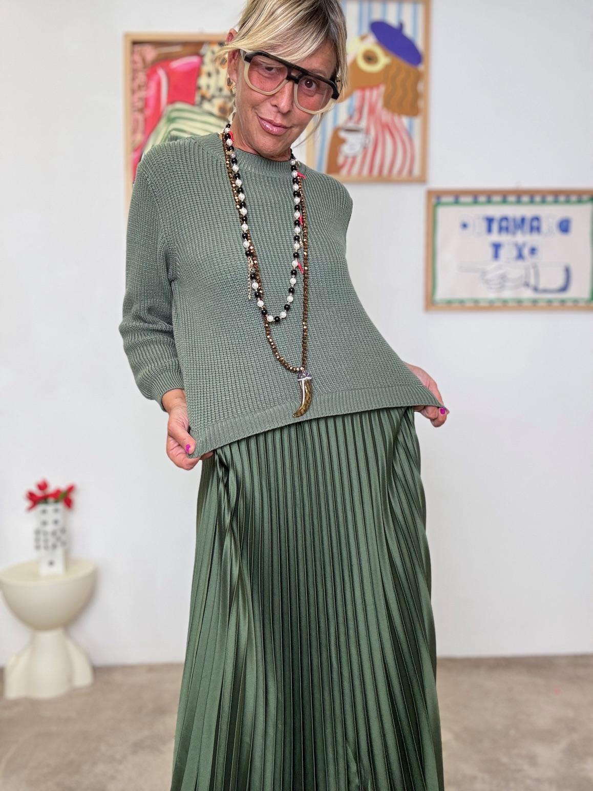 FEMALE -A bito lungo plissé: elegante, fluido e senza tempo VERDE L3M353/ VERDE SALVIA FEMALE 