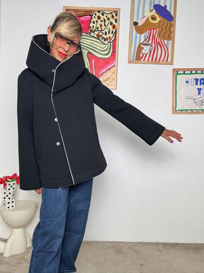 DEJA VU - Giacca donna in neoprene con collo ampio  stile urban chic nero A25UN607/ NERO DEJA VU 