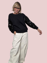 FEMALE - MAGLIA CON MANICHE IN PAILLETTES  BASIC IN CORPO, PARTY SULLE MANICHE ZM59137/ NERO FEMALE 