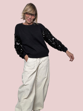 FEMALE - MAGLIA CON MANICHE IN PAILLETTES  BASIC IN CORPO, PARTY SULLE MANICHE ZM59137/ NERO FEMALE 