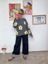 DEJA VU - Maglia oversize con maxi fiori grigia A25SS408/ GRIGIA DEJA VU 