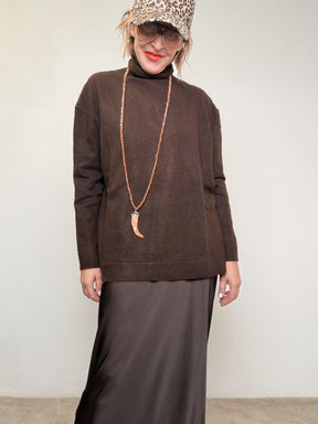 MAGLIA OVERSIZE BROWN COCOON  Minimal ma con carattere STK389/ MORO SUSY STAR 