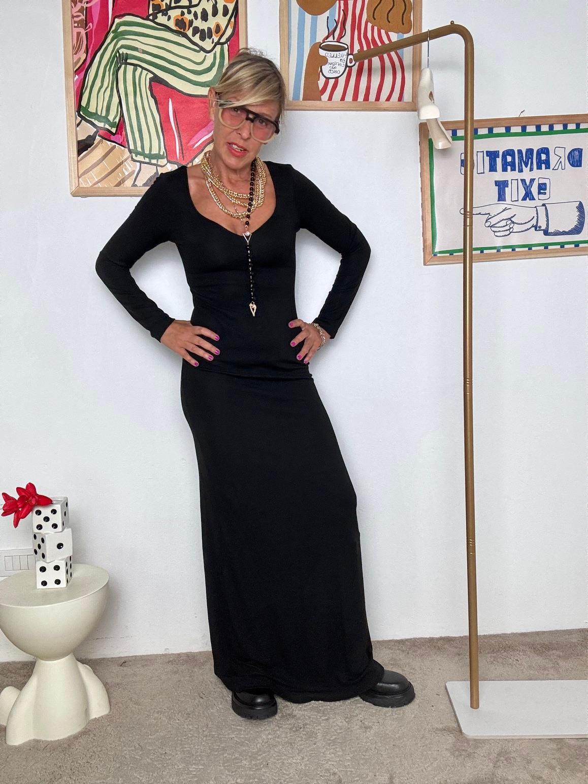 HAVE ONE - Abito lungo nero con scollo profondo  Eleganza senza tempo AMI-P021/ NERO HAVE ONE 