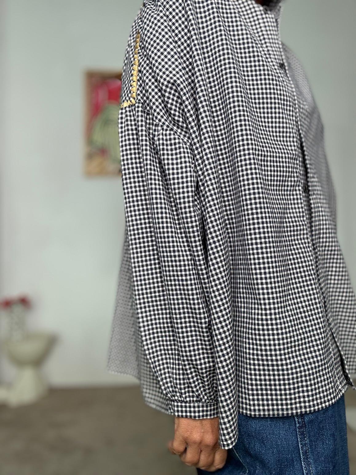 FEMALE - Camicia Oversize a Quadretti Unisex con Dettaglio Ricamato sulla Spalla WM2517/ NERO FEMALE 