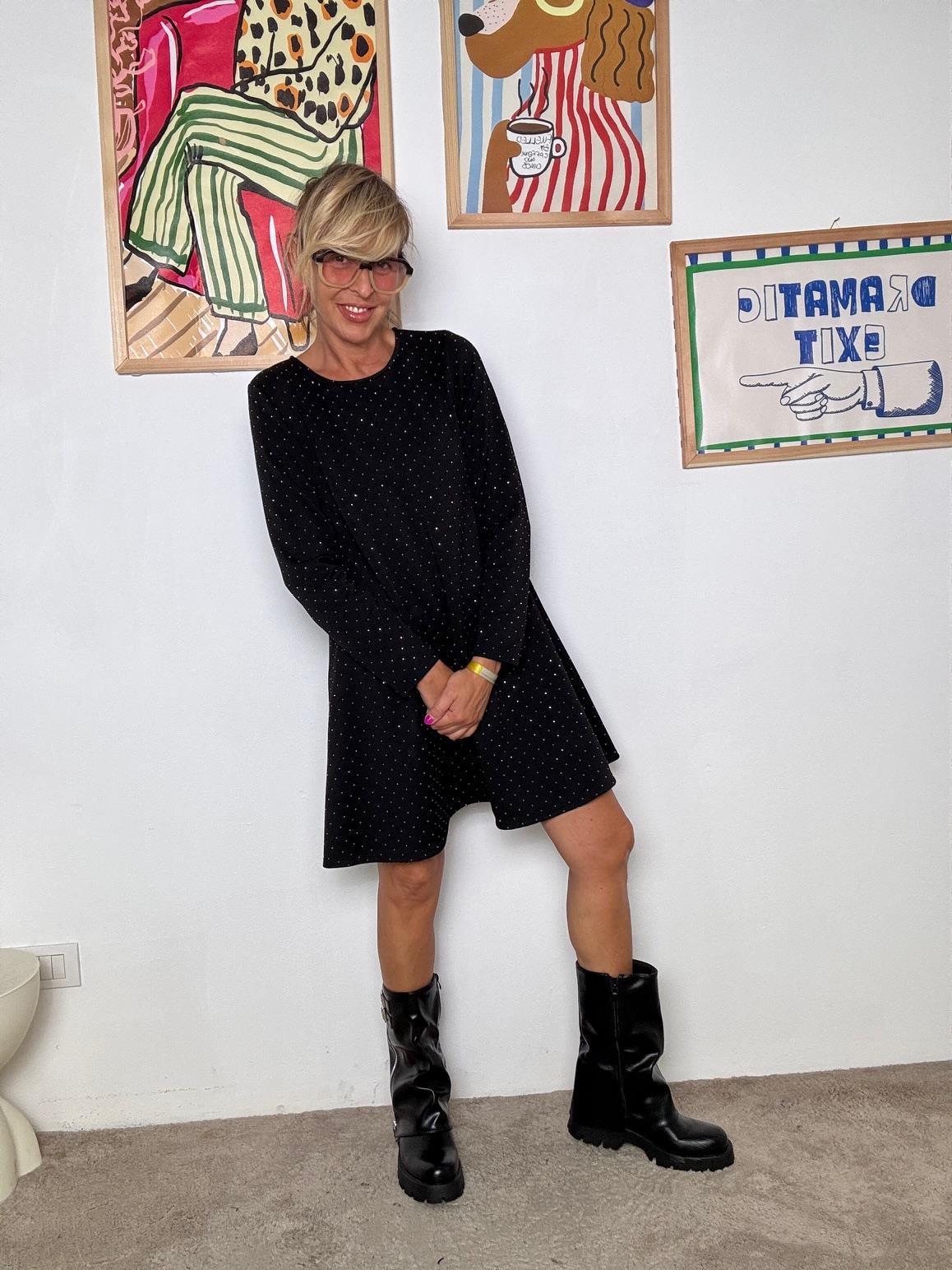 FEMALE - Abito nero con zirconi  luminoso, chic e super versatile 33812/ NERO FEMALE 