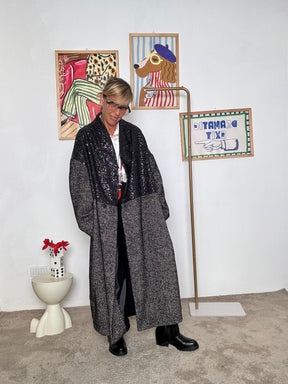 SUSY STAR - Cappotto oversize grigio con dettagli in paillettes nere STSS2859/ NERO SUSY STAR 