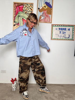 SOUVENIR - Camicia con ricamo viso pop X38K0150/ CELESTE SOUVENIR 