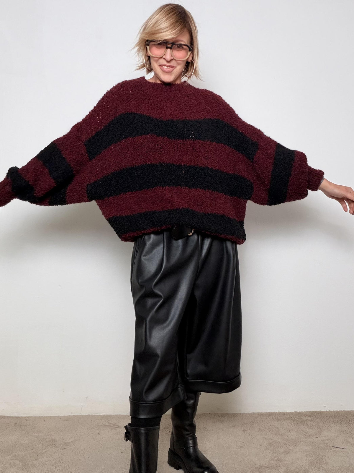 FEMALE - MAGLIA OVER A RIGHE  CALDA, SPIRITOSA, SUPER CHIC 3002/ VINO FEMALE 