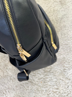 FEMALE - Zaino nero in ecopelle con nappina  pratico, chic e super capiente V190/ NERO VIVIENNE D 