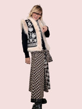 HAVE ONE - Gilet donna ricamato con bordi in eco-pelliccia LMM-P037/ NERO HAVE ONE 