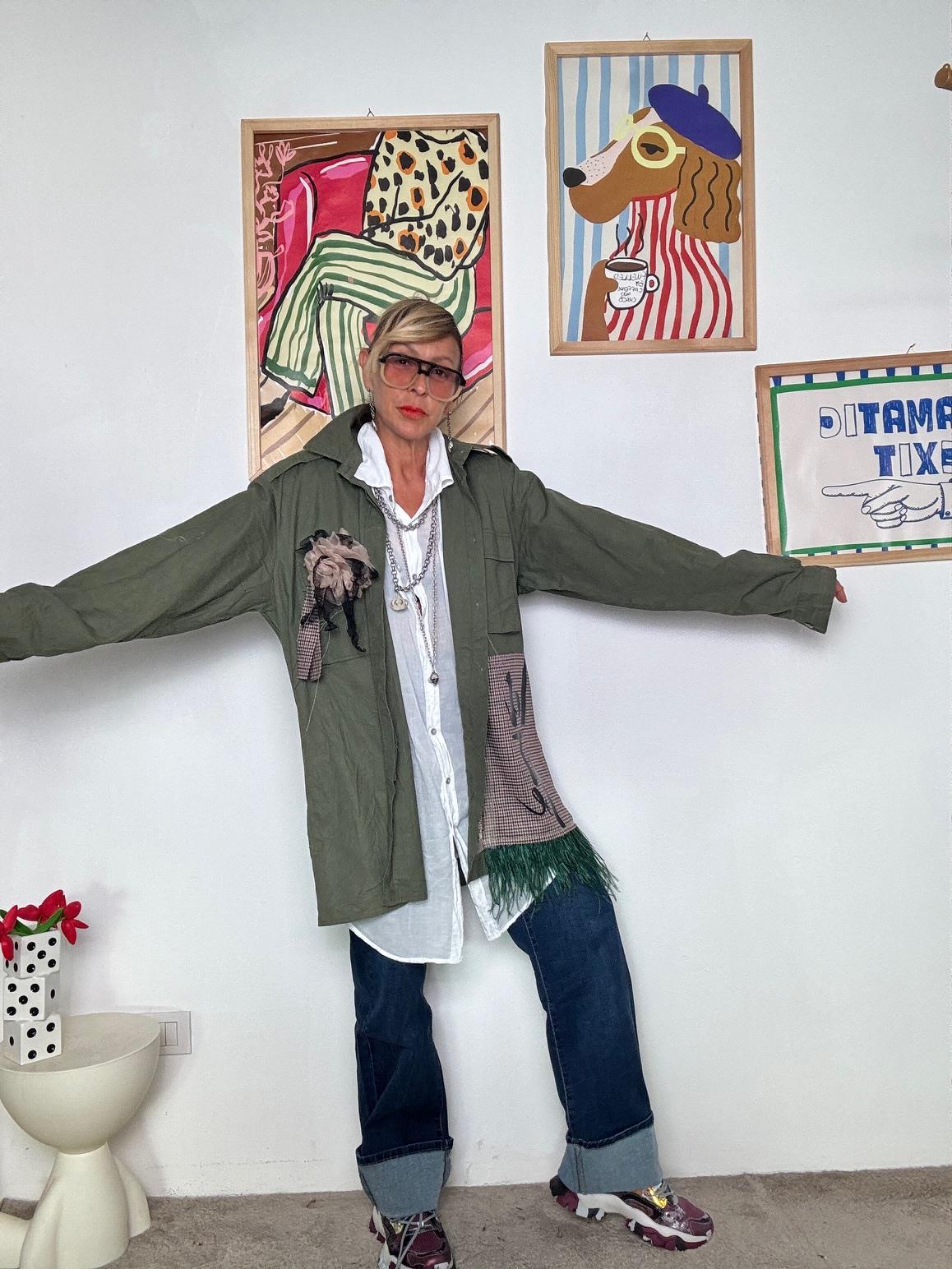 SUSY STAR - Giacca vintage verde militare con patch e dettagli unici  stile urban creativo STS7284/ VERDE SUSY STAR 