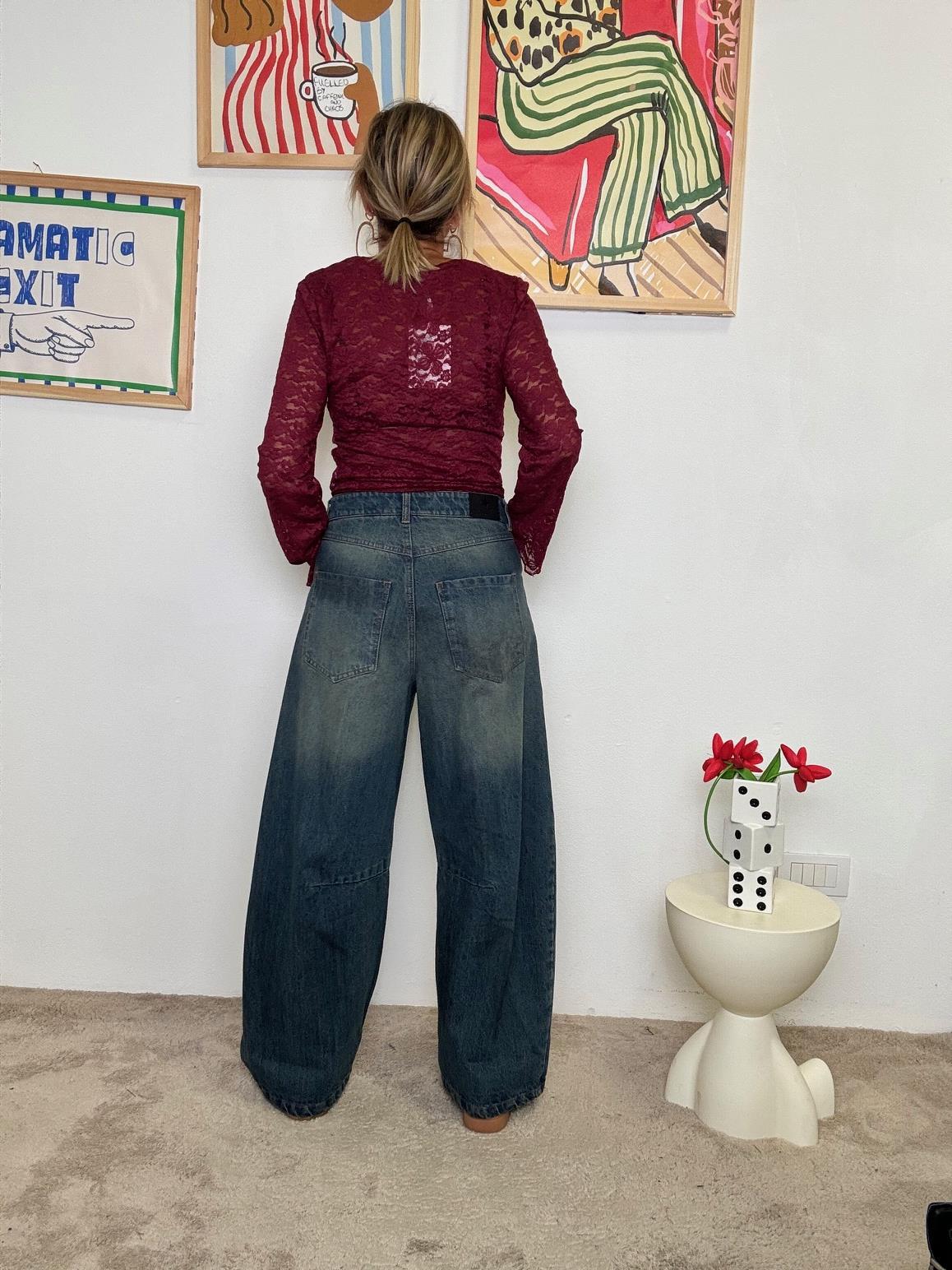 SUSY MIX - <BR/>Maglia in Pizzo Elasticizzato con Scollo a Cuore  Romantica ma con Carattere! VINO 252026/ VINO SUSY MIX 