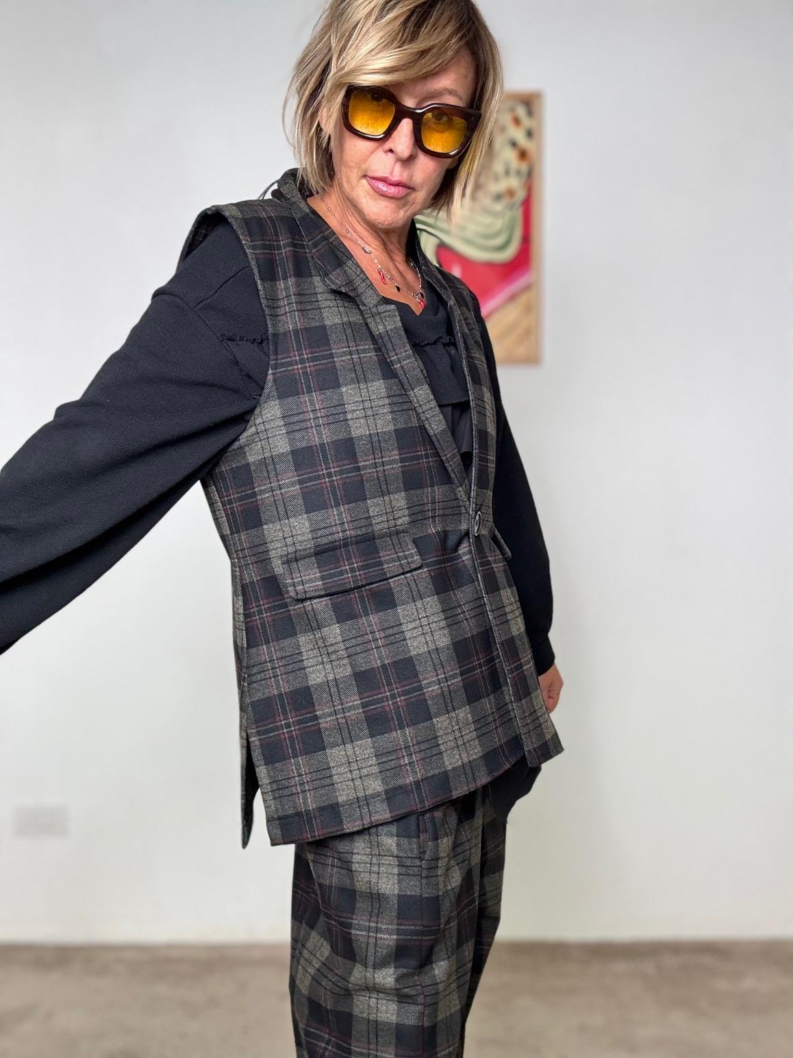 DEJA  VU - Gilet a quadri con revers e bottone singolo A25RU801/ SCOZZESE DEJA VU 