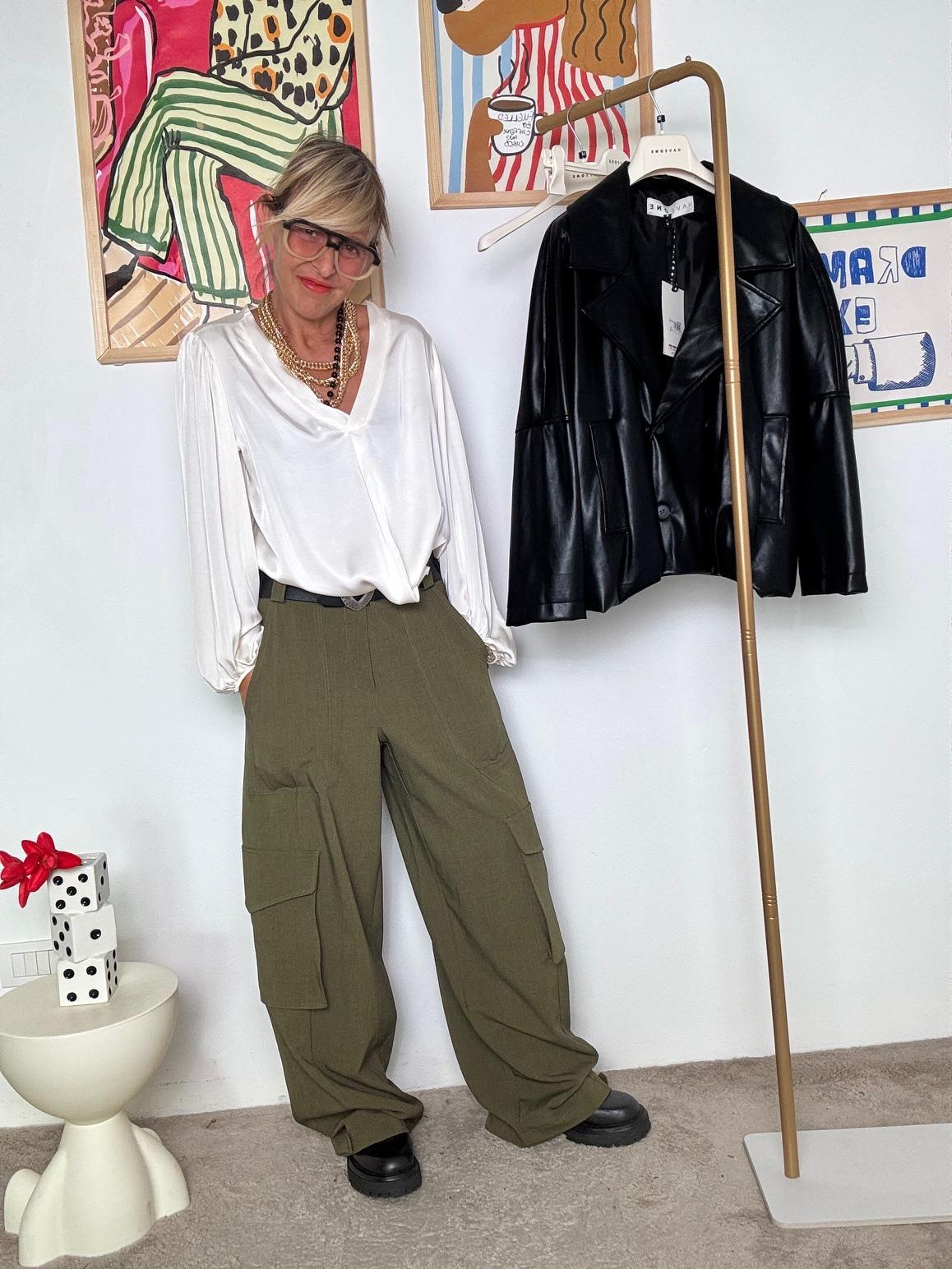 HAVE ONE - Camicia bianca in viscosa  Eleganza fluida e raffinata CWG-P009/ BURRO HAVE ONE 