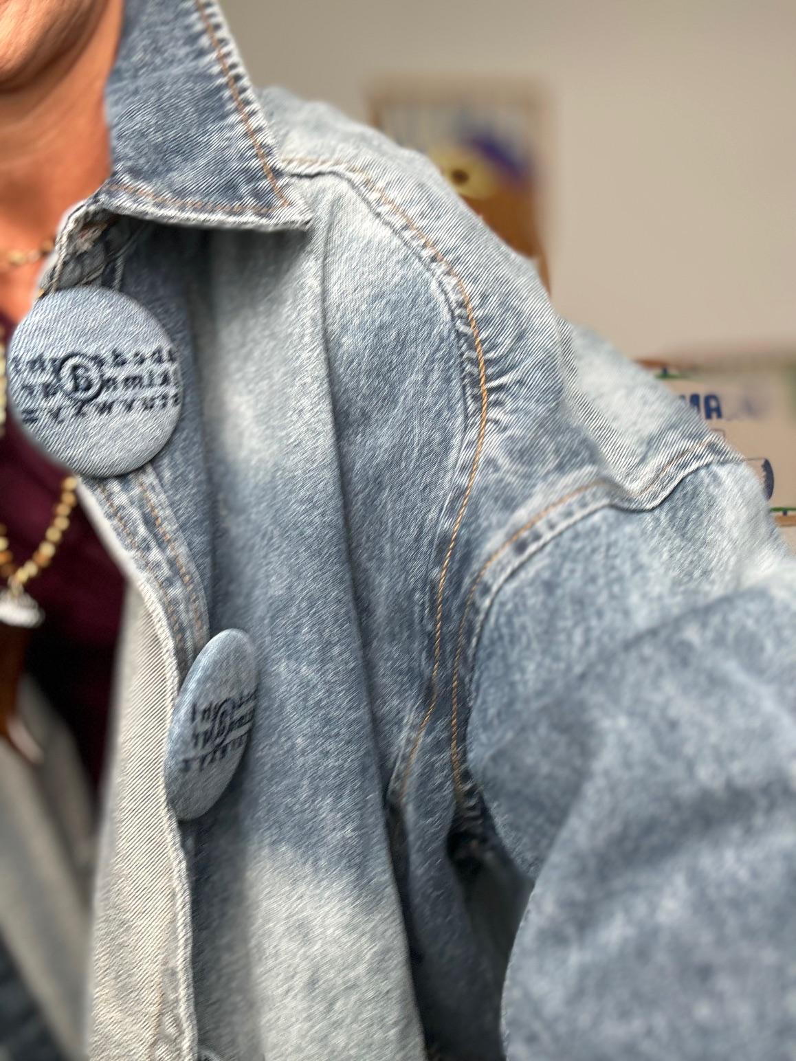 FEMALE - Giacca di jeans oversize con maxi bottoni  Stile deciso, anima vintage JH25027/ JEANS FEMALE 