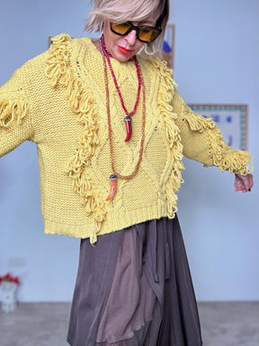 FEMALE - Maglia intrecciata con frange  Energia e carattere in ogni punto SENAPE VA613/ SENAPE FEMALE 