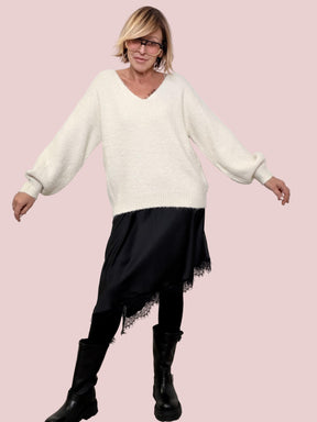 FEMALE - MAGLIA MORBIDA CON SCOLLO A V E FIOCCO DIETRO  DOLCE DAVANTI, WOW DIETRO ZM69135/ PANNA FEMALE 