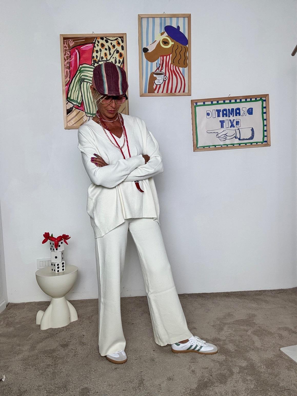 HAVE ONE - Completo in maglina  comfort elegante con un tocco sporty-chic PANNA HNC-P002B/ PANNA HAVE ONE 