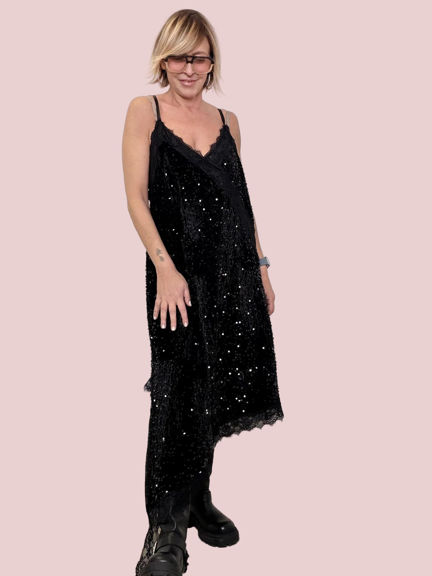 SUSY STAR - ABITO LUNGO IN PAILLETTES CON PIZZO  BRILLANTEZZA SCENICA, LEGGEREZZA ASSOLUTA STLS2134/ NERO SUSY STAR 