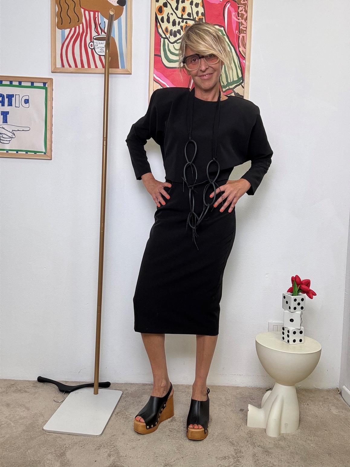 SOUVENIR - Abito Midi Minimal Chic  Eleganza Essenziale con Tocco Architettonico NERO F38X0136/ NERO SOUVENIR 