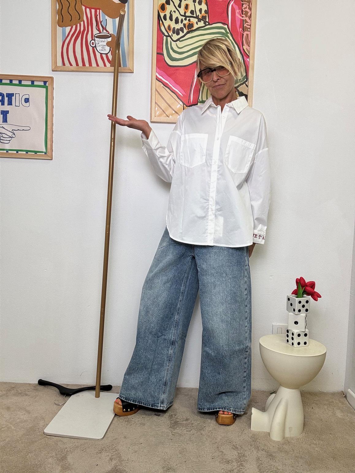 FEMALE - Camicia Over con Tasche  Il Classico che Cambia le Regole JE T'AIME BIANCA WM2515/ PANNA FEMALE 