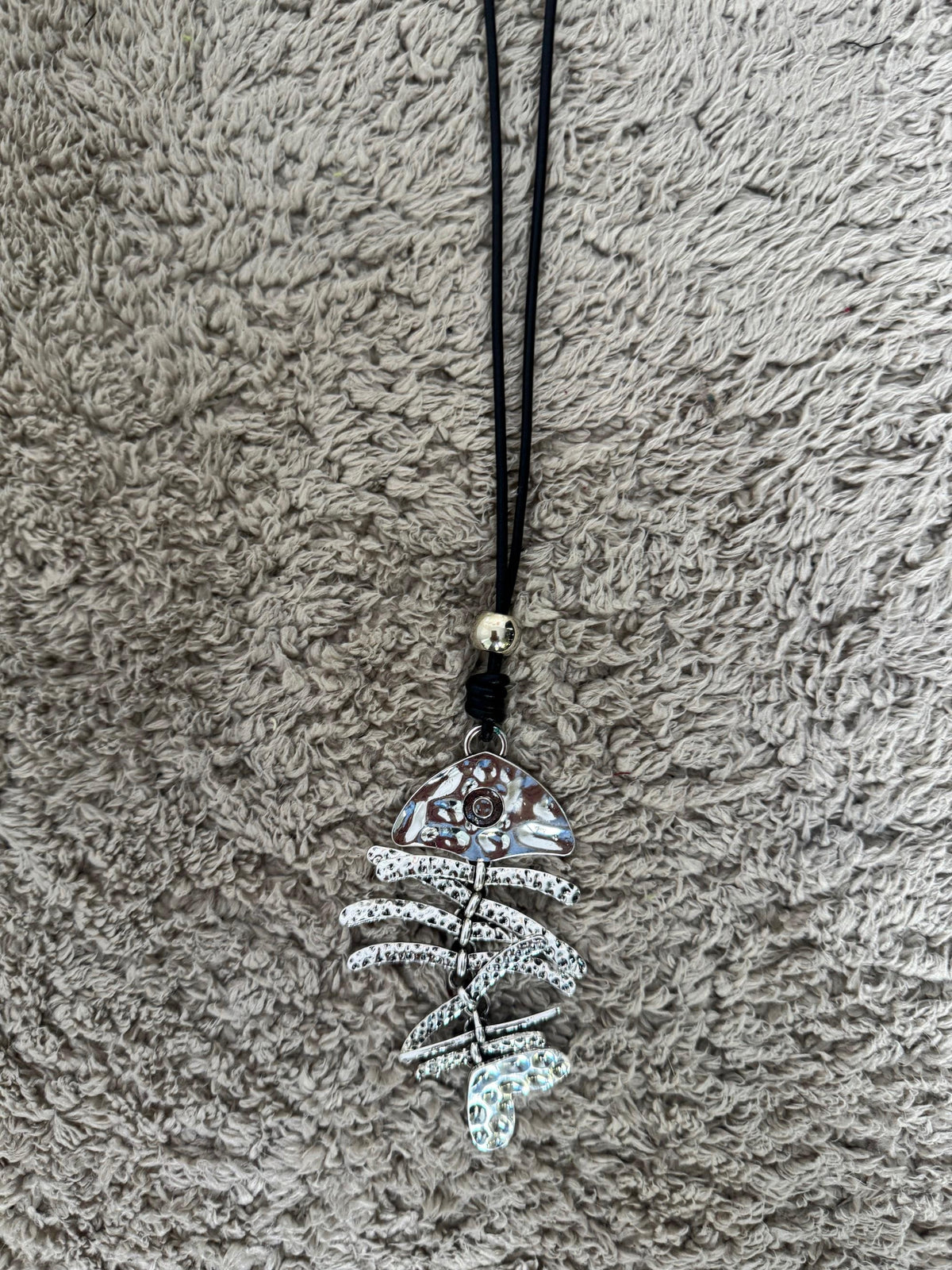 FEMALE - Collana con ciondolo lisca  simbolo di saggezza e stile boho-chic LISCA/ ARGENTO FEMALE 