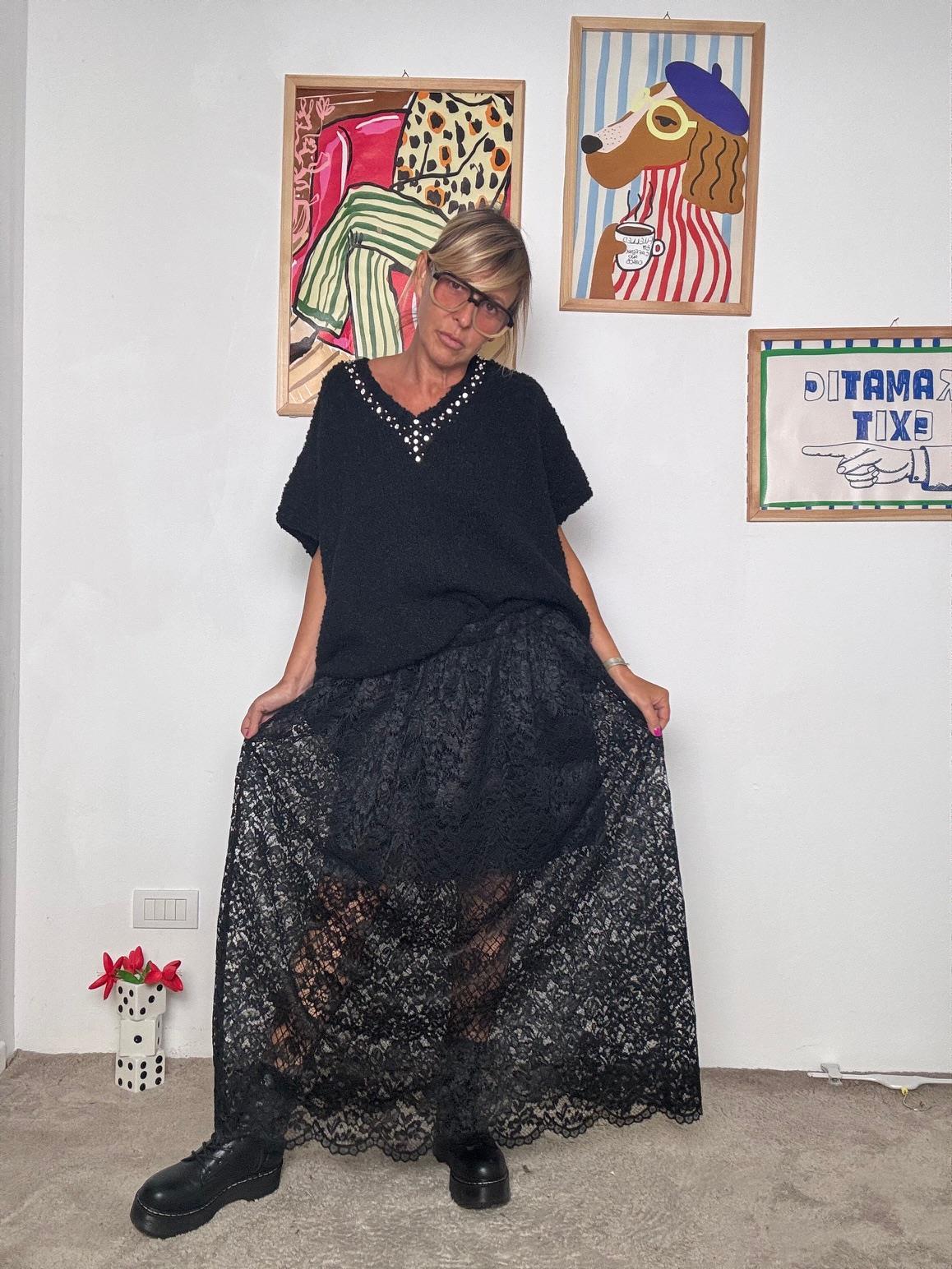 SUSY STAR - Gonna lunga in pizzo: romanticismo e grinta in un solo capo STS7282/ NERO SUSY STAR 