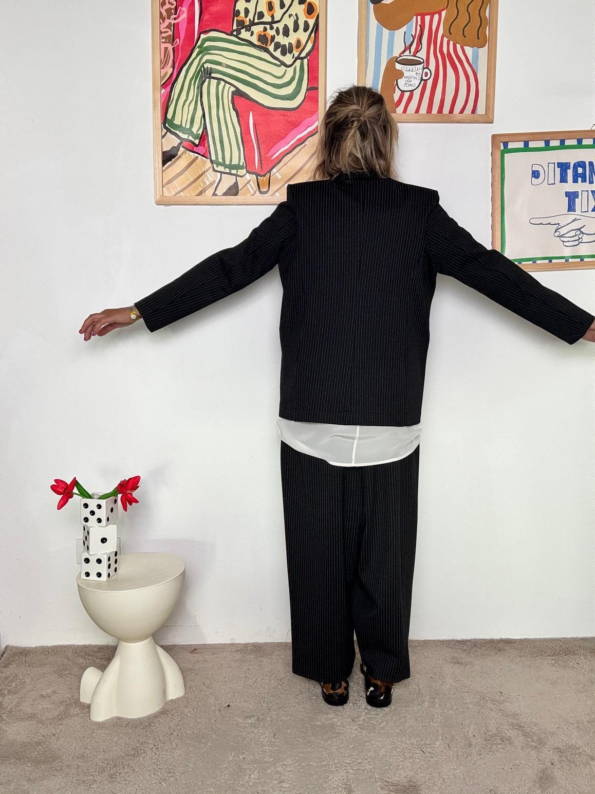 DEJA VU-  Giacca donna oversize gessata in stile androgino-chic A25FL603/ NERO DEJA VU 