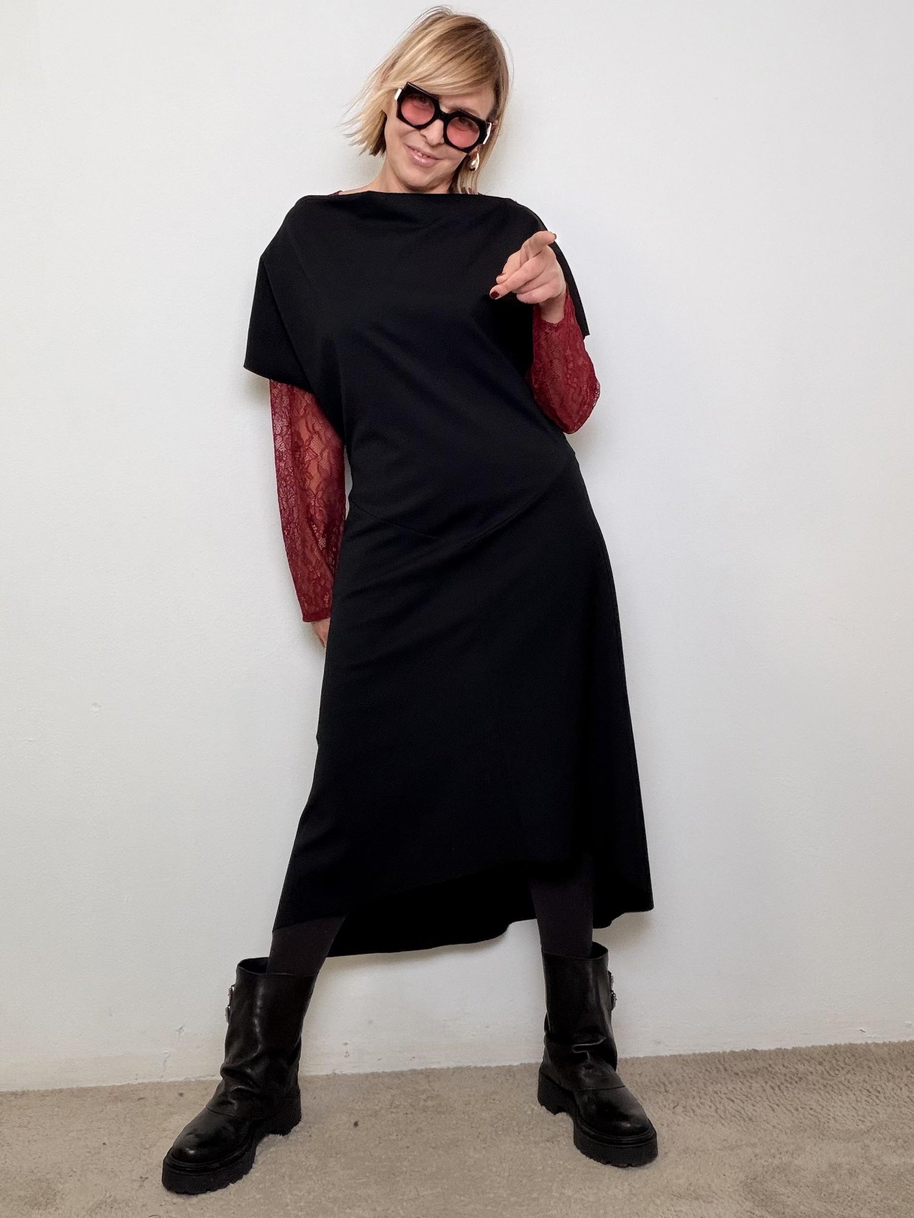 Abito minimal con anima romantica A25AN701/ NERO DEJA VU 