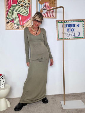 HAVE ONE - Abito lungo verde con scollo profondo  Eleganza senza tempo AMI-P021/ MILITARE HAVE ONE 