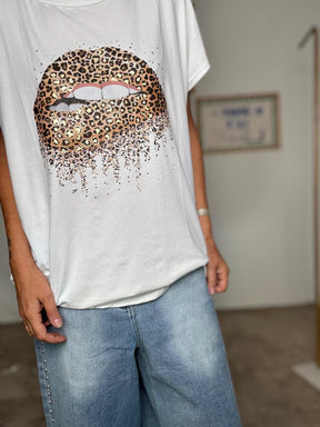 SUSY STAR -T-shirt bianca donna con stampa labbra animalier  trendy, ironica e super cool STM259/ BIANCO SUSY STAR 