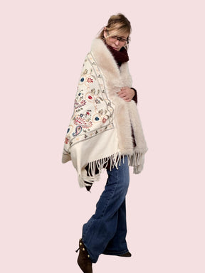 FEMALE -mantella Boho Regina  morbidezza, ricami e un tocco di magia CAPTOP/ PANNA FEMALE 