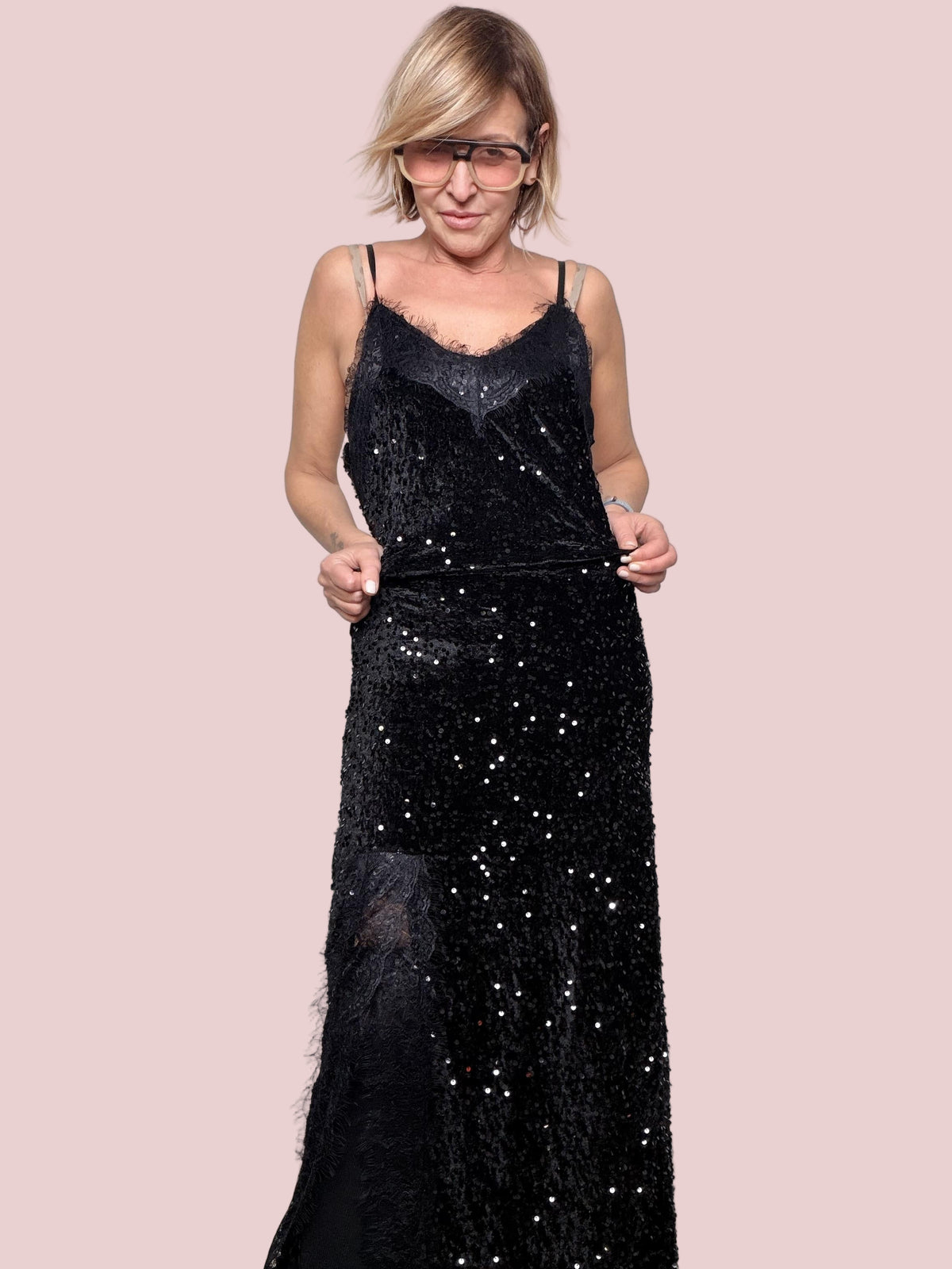 FEMALE - ABITO LUNGO IN PAILLETTES  ELEGANZA CHE BRILLA A OGNI PASSO HP9368PRZP/ NERO FEMALE 