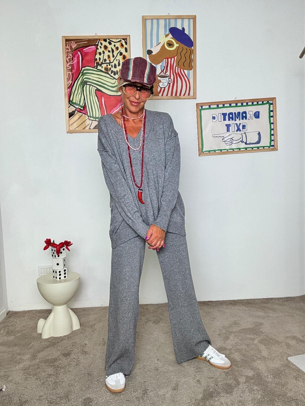 HAVE ONE - Completo in maglina  comfort elegante con un tocco sporty-chic grigio HNC-P002B/ GRIGIO HAVE ONE 