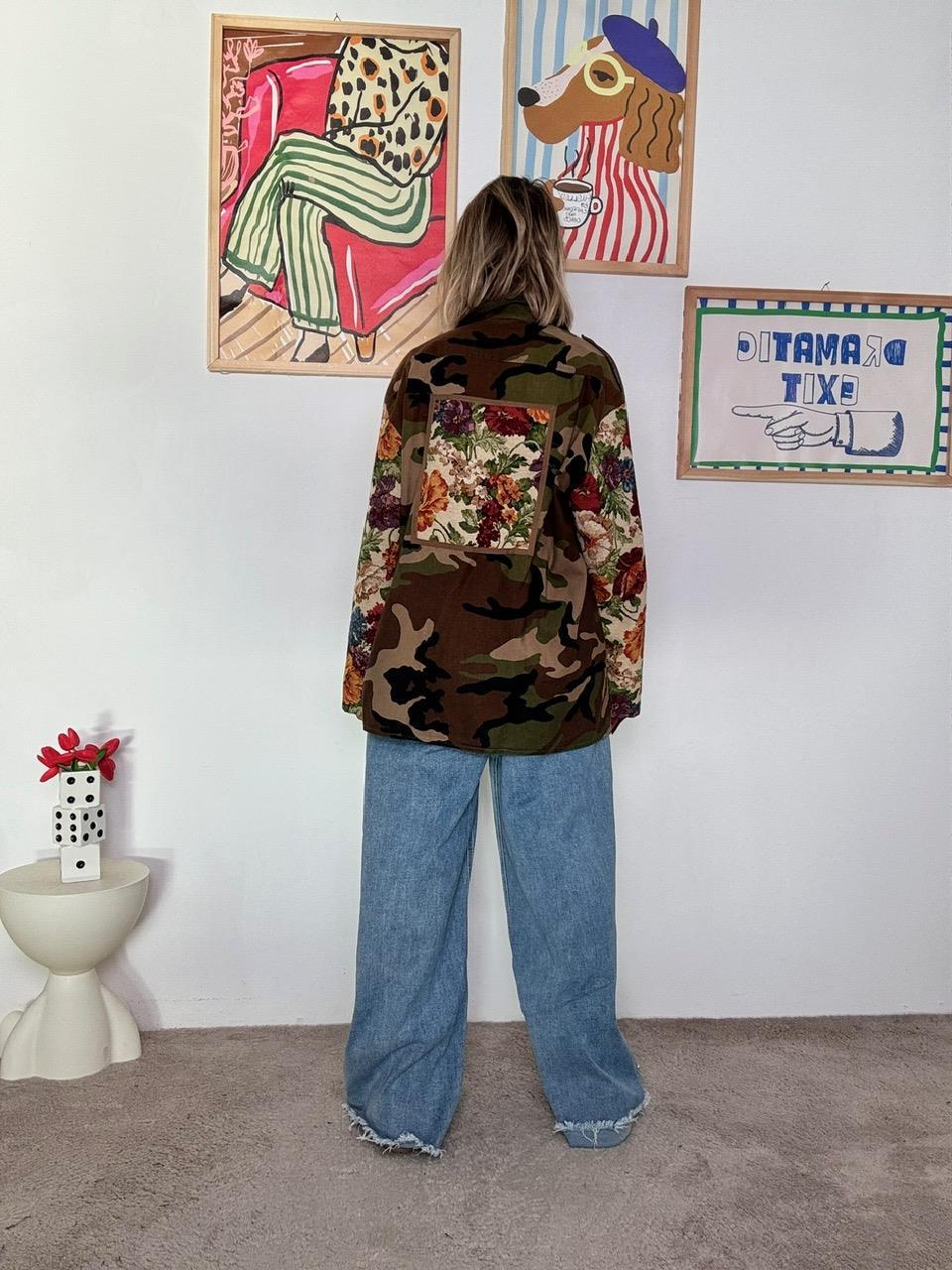 SUSY STAR - Giacca vintage donna camouflage con inserti floreali  unica, grintosa e super originale STSS2942/ CAMOUFLAGE SUSY STAR 