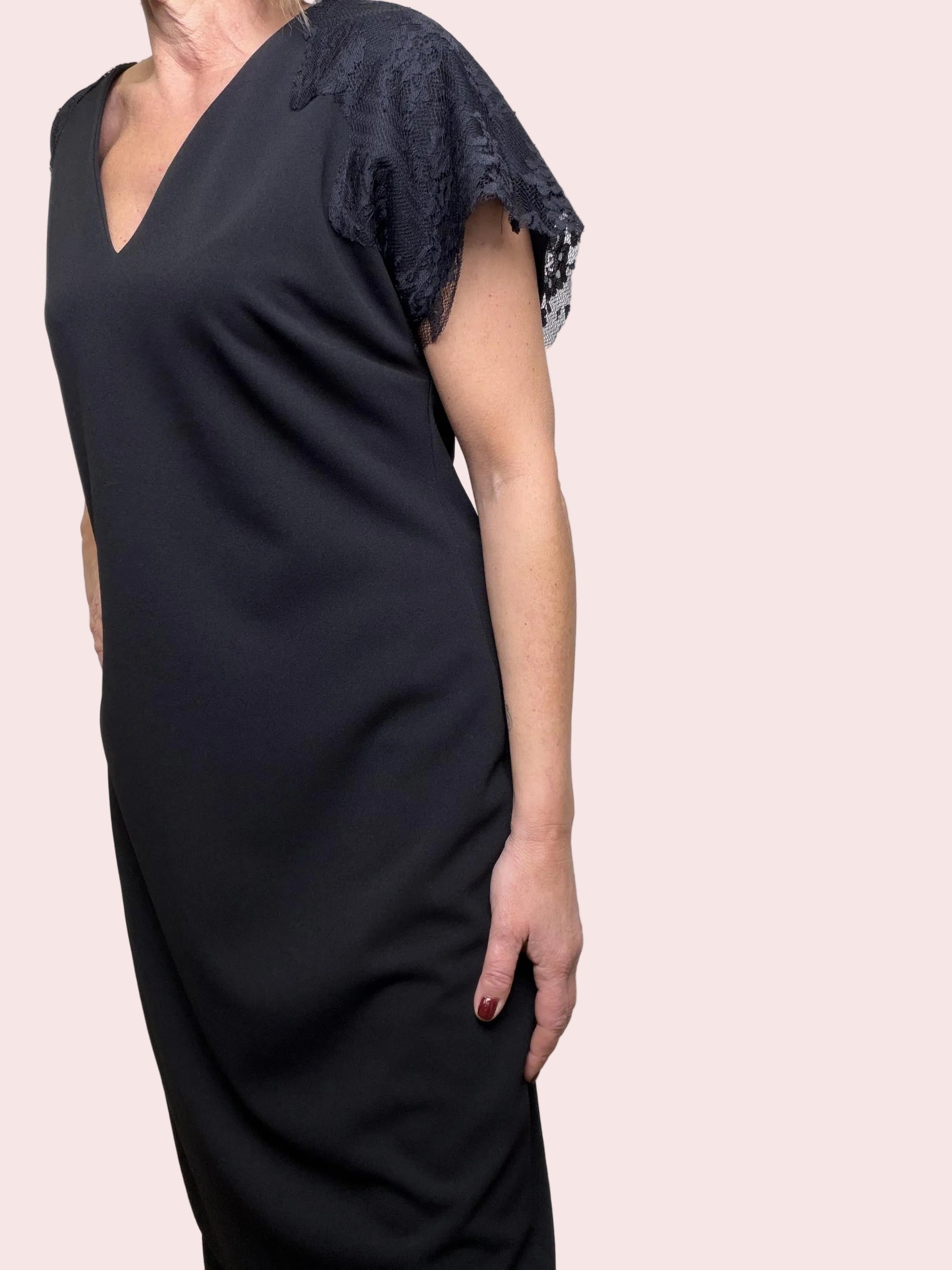 Abito scivolato con maniche in pizzo A25SG707/ NERO DEJA VU 