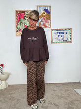 FEMALE - Felpa Oversize con Ricamo Floreale e Balza a Ruota marrone M54629/ CIOCCOLATO FEMALE 